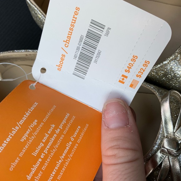 Girls gold sparkly bow slip on flats size 8 NWT - Picture 4 of 8